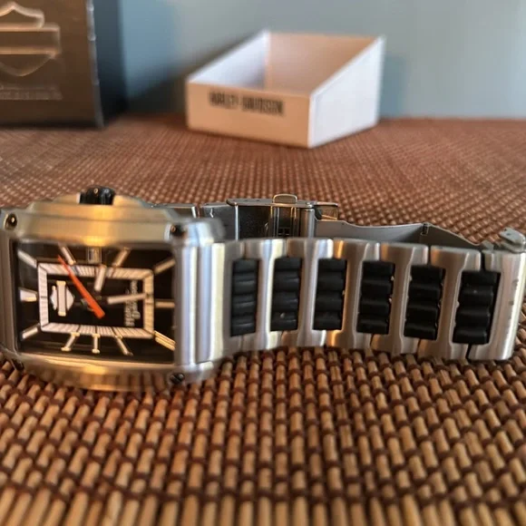 Harley-Davidson Exclusive Bulova watch-NEW - Picture 3 of 7